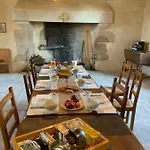 Chateau De לינה וארוחת בוקר Mézerville