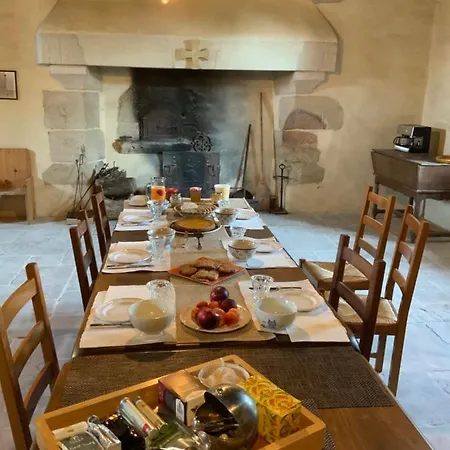 Château De Alojamento de Acomodação e Pequeno-almoço Mézerville